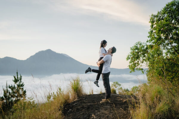 Kintamani sunrise photoshoot with Jermaine and Wei Sin, overlooking Mount Batur and a sea of clouds in Bali.